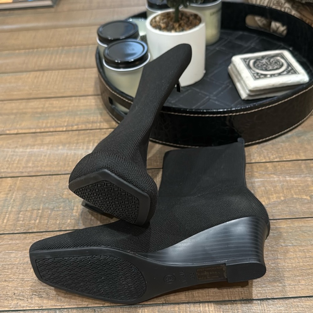 Vivaia Margo Wedge Booties.